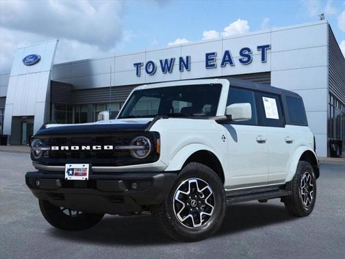 2024 Ford Bronco Outer Banks