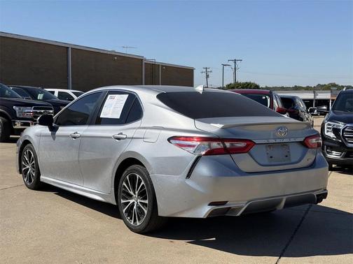 2020 Toyota Camry SE