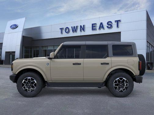 Desert Sand 2026 Ford Bronco Outer Banks