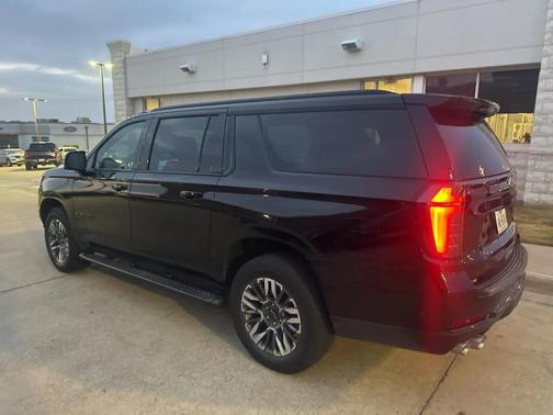 2025 Chevrolet Suburban 4WD Z71