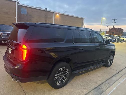 2025 Chevrolet Suburban 4WD Z71