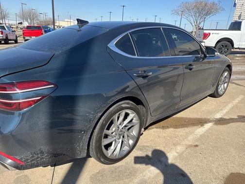 2022 Genesis G70 2.0T RWD