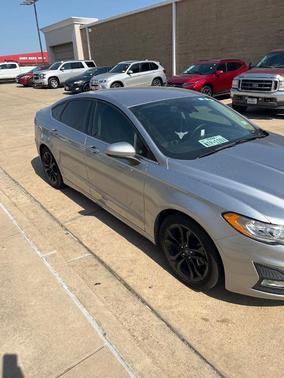 Photo 1 of 12 of 2020 Ford Fusion SE