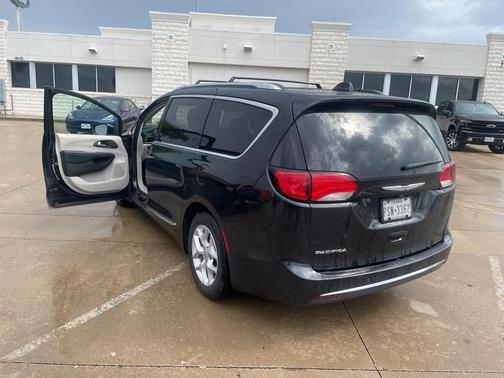 2018 Chrysler Pacifica Touring-L Plus