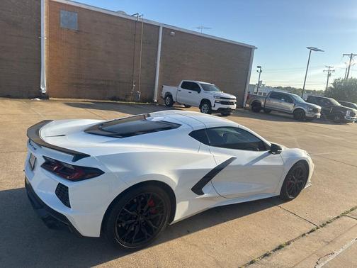 Arctic White 2025 Chevrolet Corvette Stingray w/2LT