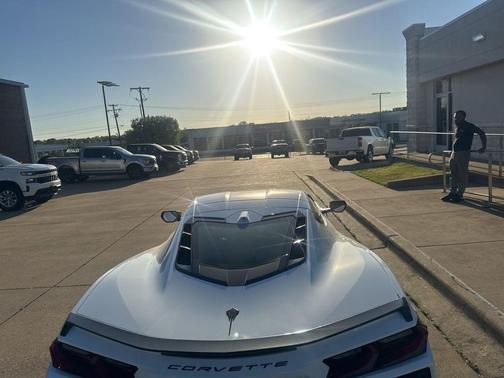 Arctic White 2025 Chevrolet Corvette Stingray w/2LT