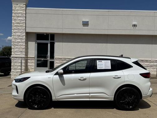Star White Metallic Tri-Coat 2023 Ford Escape ST-Line Elite