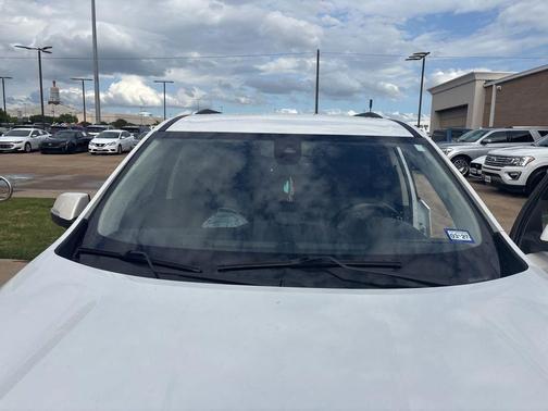 Iridescent Pearl Tricoat 2021 Chevrolet Traverse RS