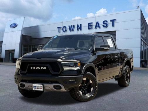 Diamond Black Crystal Pearlcoat 2020 RAM 1500 Rebel