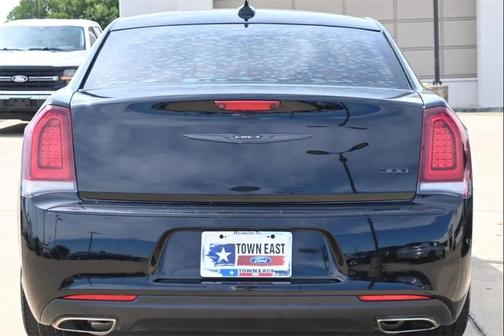 2022 Chrysler 300 Touring