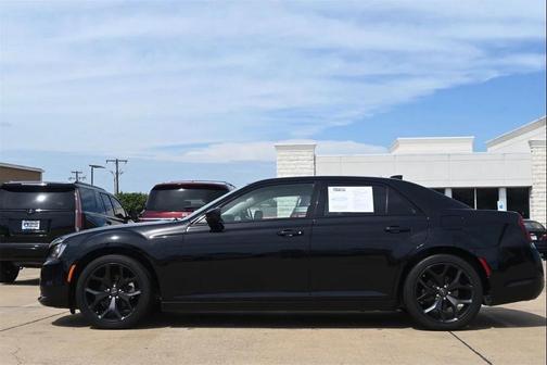 2022 Chrysler 300 Touring