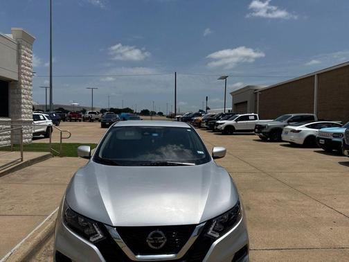 Brilliant Silver Metallic 2022 Nissan Rogue Sport S