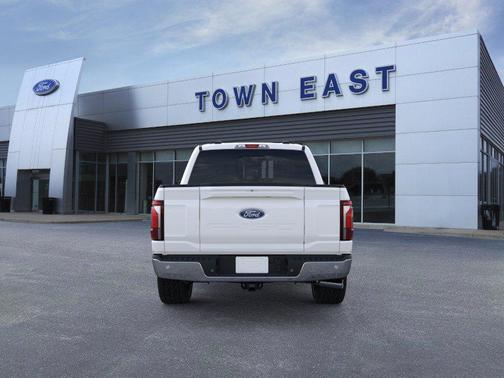 Star White Metallic Tri-Coat 2026 Ford F-150 Lariat