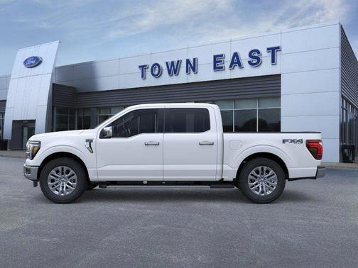 Star White Metallic Tri-Coat 2026 Ford F-150 Lariat