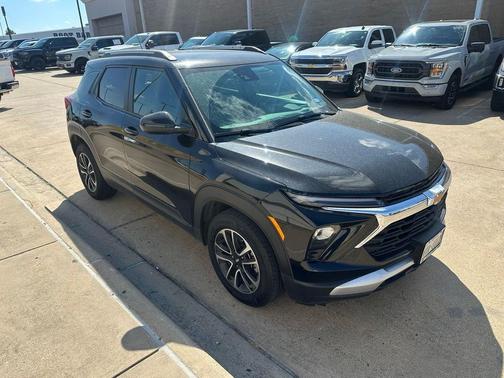 Mosaic Black Metallic 2026 Chevrolet Trailblazer LT