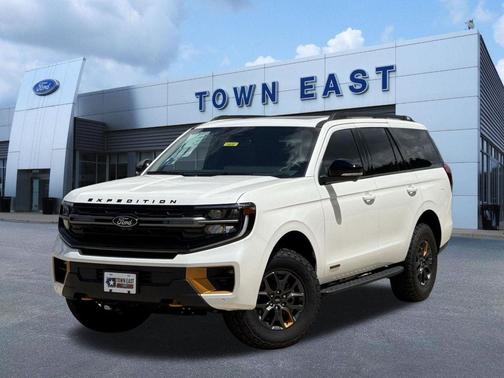 Star White Metallic Tri-Coat 2026 Ford Expedition Tremor