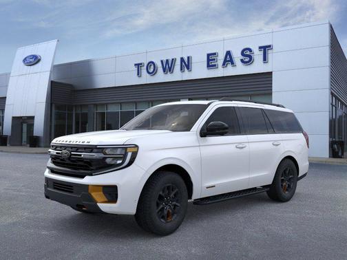 Star White Metallic Tri-Coat 2026 Ford Expedition Tremor