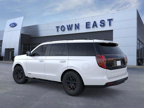 Star White Metallic Tri-Coat 2026 Ford Expedition Tremor