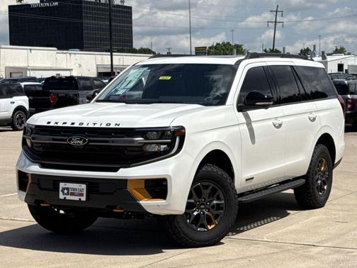 Star White Metallic Tri-Coat 2026 Ford Expedition Tremor