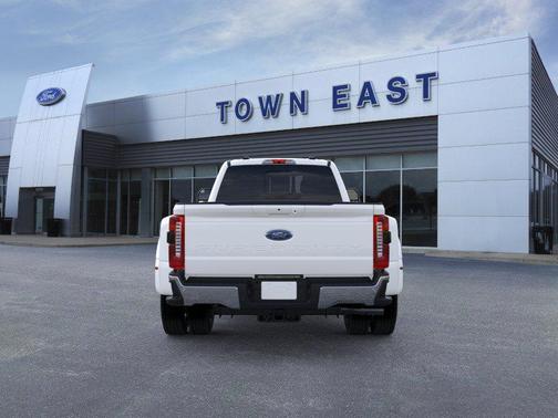 Star White Metallic Tri-Coat 2026 Ford F-450 Lariat
