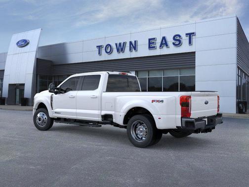 Star White Metallic Tri-Coat 2026 Ford F-450 Lariat
