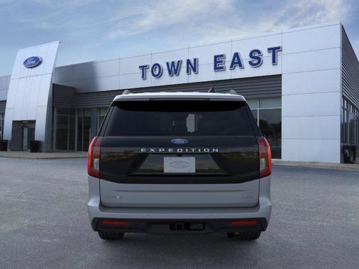 Glacier Gray Metallic Tri-Coat 2026 Ford Expedition Max Active 4x2