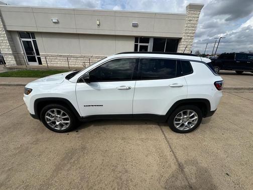 2024 Jeep Compass Latitude Lux
