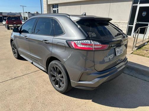 2022 Ford Edge SE