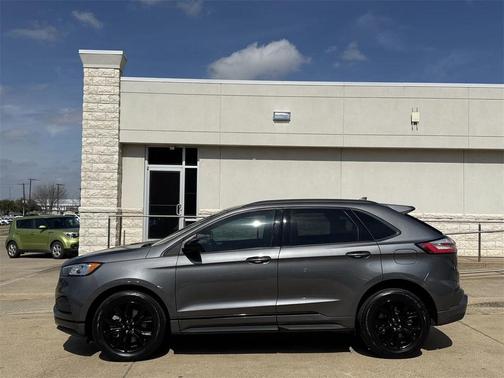 2022 Ford Edge SE