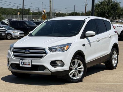 Oxford White 2019 Ford Escape SE