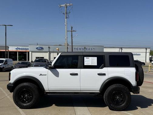 Oxford White 2022 Ford Bronco Wildtrak
