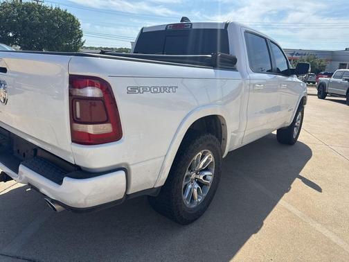 Ivory White Tri-Coat Pearlcoat 2021 RAM 1500 Laramie