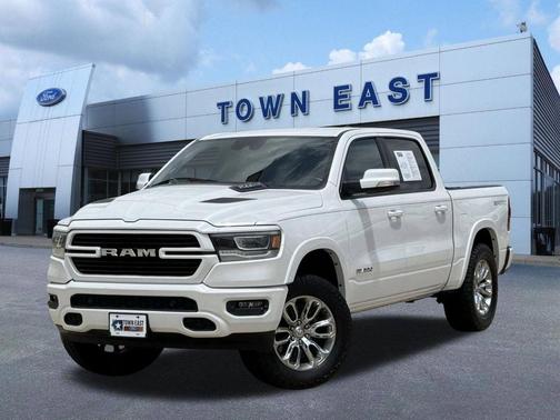Ivory White Tri-Coat Pearlcoat 2021 RAM 1500 Laramie