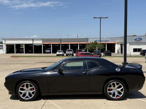 Pitch Black Clearcoat 2016 Dodge Challenger SXT