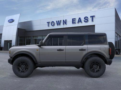 Carbonized Gray Metallic 2026 Ford Bronco Badlands