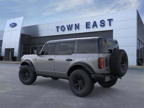Carbonized Gray Metallic 2026 Ford Bronco Badlands