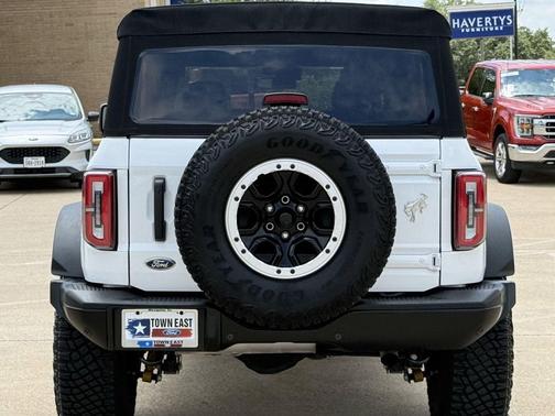 Oxford White 2022 Ford Bronco Badlands