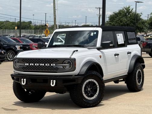 Oxford White 2022 Ford Bronco Badlands