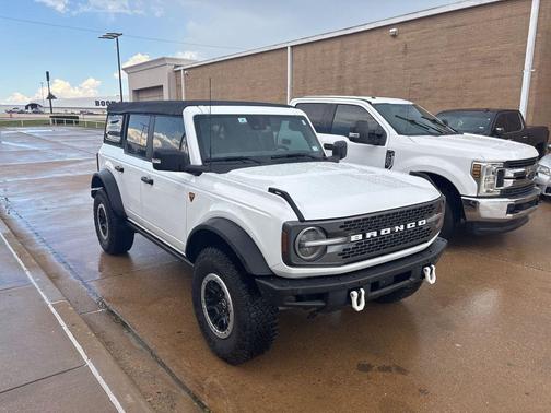 Oxford White 2022 Ford Bronco Badlands