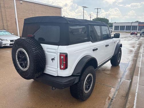 Oxford White 2022 Ford Bronco Badlands