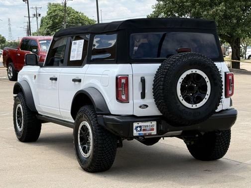 Oxford White 2022 Ford Bronco Badlands