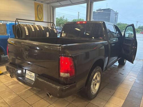 Brilliant Black Crystal Pearlcoat 2016 RAM 1500 Tradesman/Express