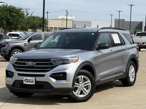 Iconic Silver Metallic 2023 Ford Explorer XLT
