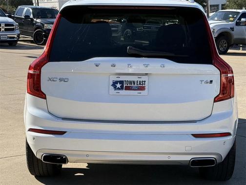 2018 Volvo XC90 T6 Momentum