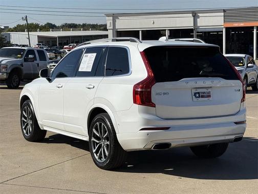 2018 Volvo XC90 T6 Momentum