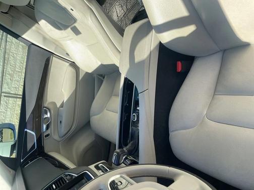 2018 Volvo XC90 T6 Momentum