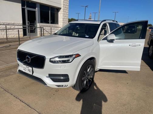 2018 Volvo XC90 T6 Momentum