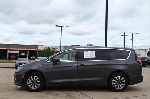 2023 Chrysler Pacifica Hybrid Touring L