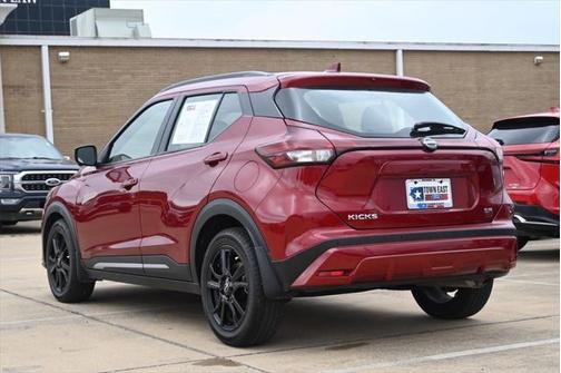 2023 Nissan Kicks SR