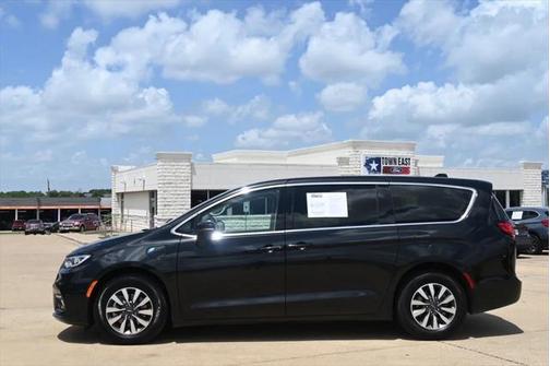 2023 Chrysler Pacifica Hybrid Touring L